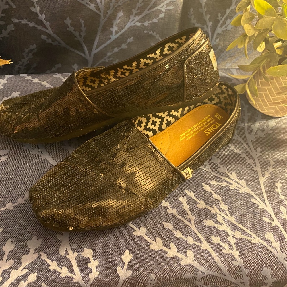 Toms slips on